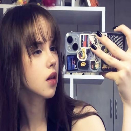 MollyEka naked porn image