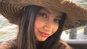 MonaHicks pussy show image