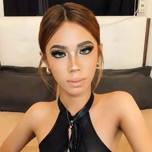 MoniRavena show fingering image