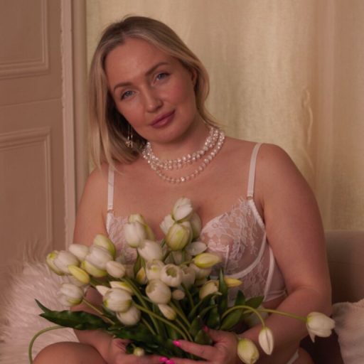 MonikaFoxies fingering ass image