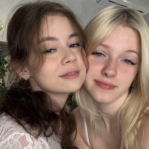 MozelleAndAnnita amateur lush image