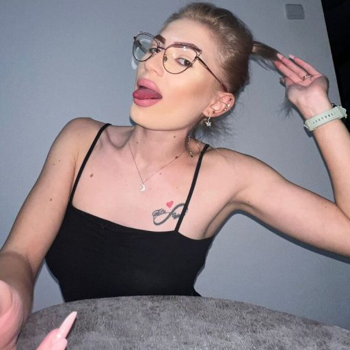 NadiaAmy free dildo image