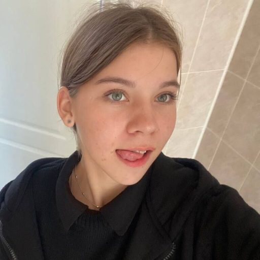 NadineGene strip amateur image