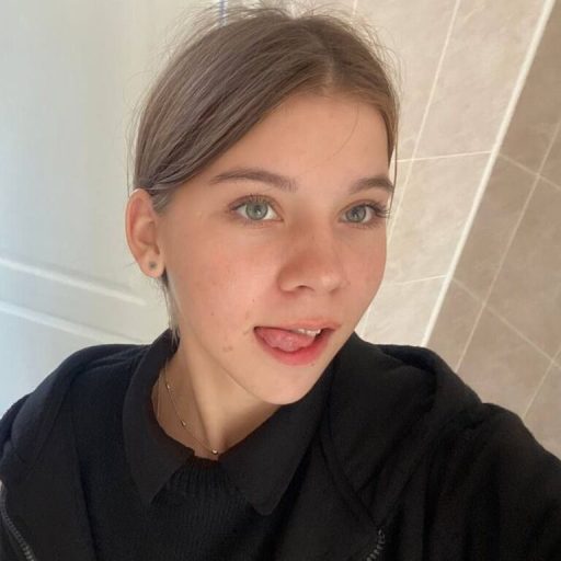 NadineGene strip amateur image