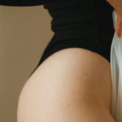 NaiPerez show fingering image