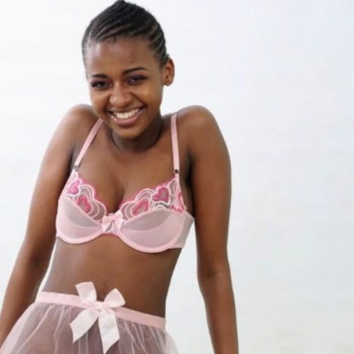 NaomiBrookes show fingering image