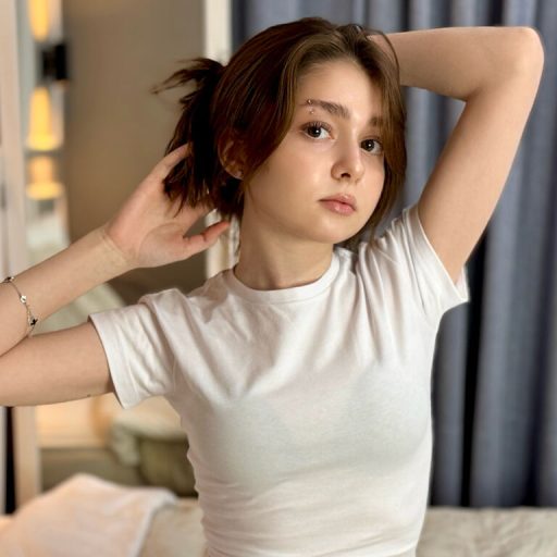 NatalieCroft pussy show image
