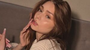 NatalieCroft pussy show image