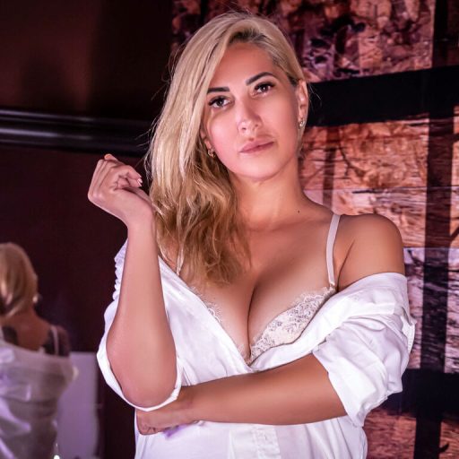 NeinaFerreiro pictures toy image