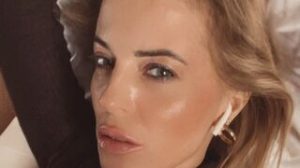 NellyBloom live video image