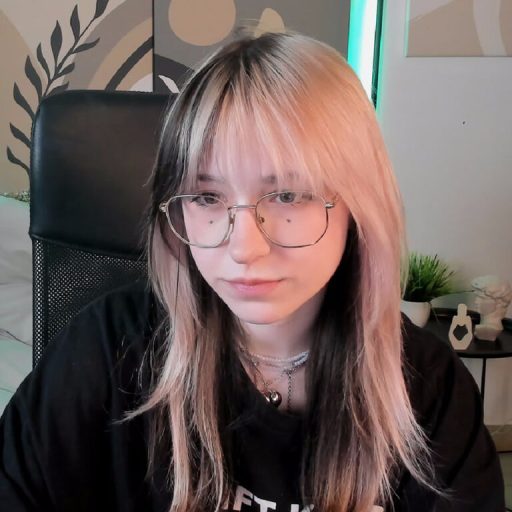 NickieCalderra webcam free image
