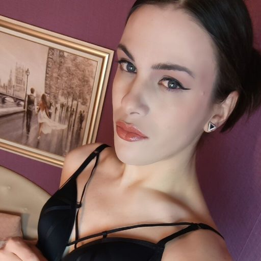 NicoleRedfields cam naked image