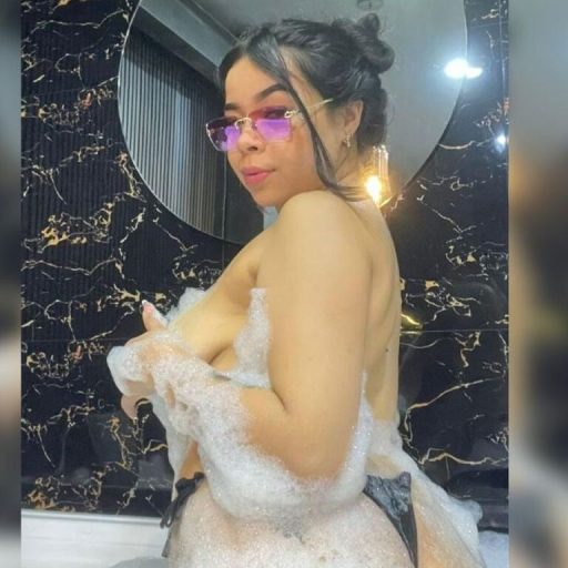 NikoleEvans pussy show image