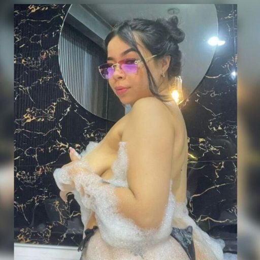 NikoleEvans pussy show image