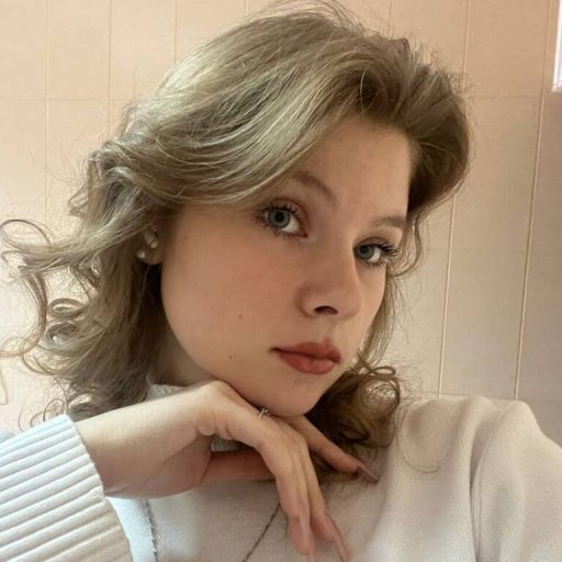 NoemiEzernack hd nude image