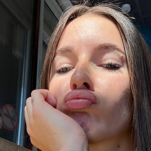 OdetteWingler cam naked image