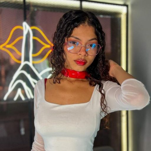 OlessiaRichard show fingering image