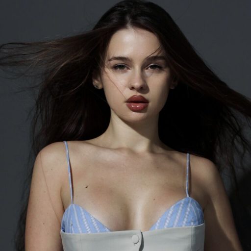 OliviaElliott show fingering image