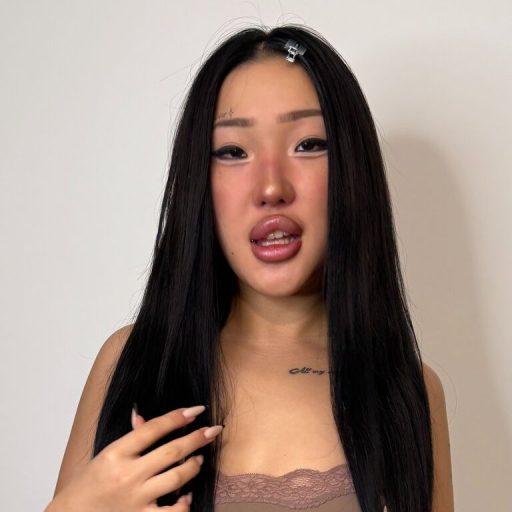 OliviaJn cam naked image