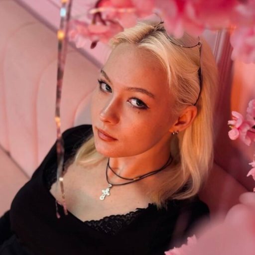 OliviaVale amateur lush image