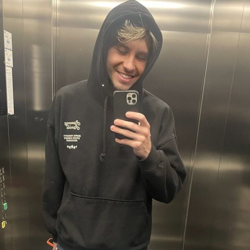 PabloBond naked porn image