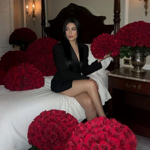 ParisLiscani online shows image