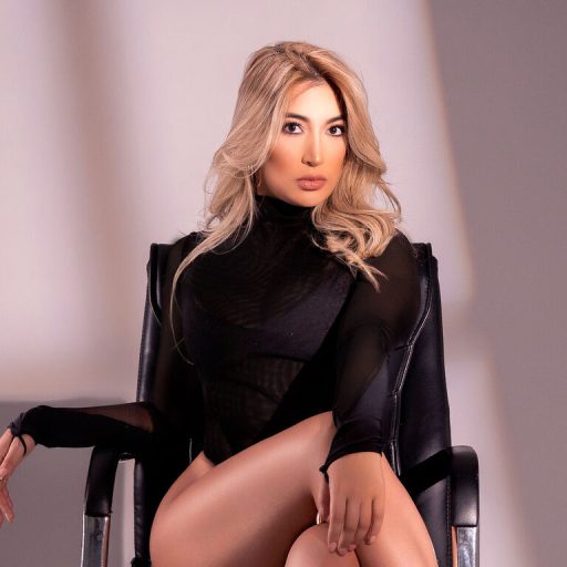 RafaelaKovalenko show fingering image