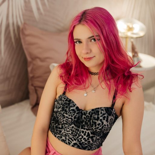RavenPinkson live video image