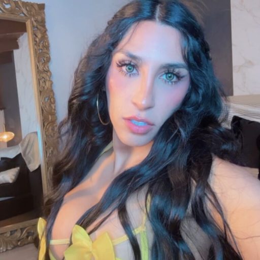 ReginaFereiraa live video image