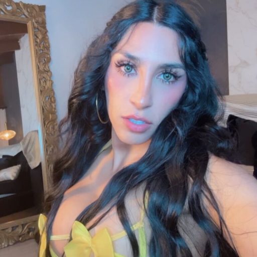 ReginaFereiraa live video image