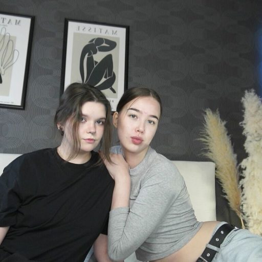 RoxieAndLana lush livejasmin image