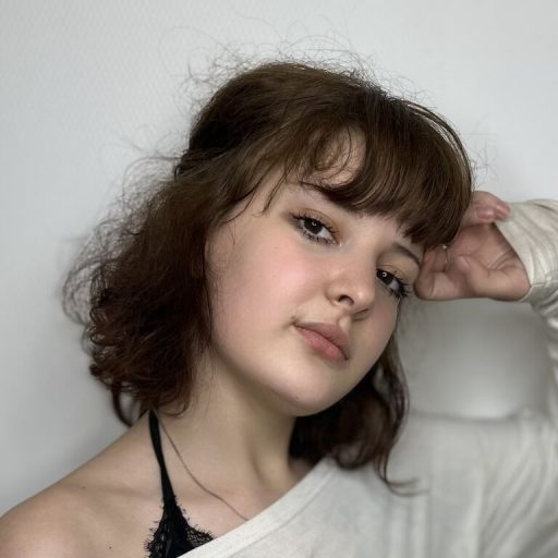 RozanneLedet cam naked image