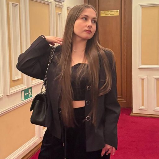 SallyBechler pussy show image