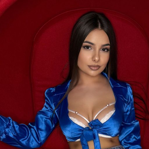 SaraJonnes cam naked image