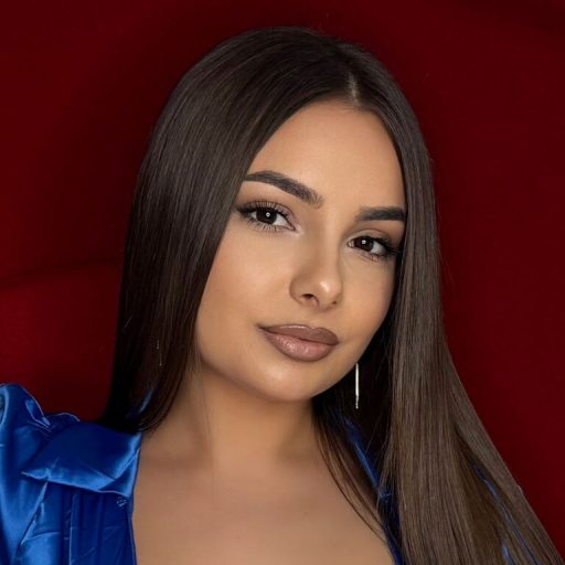 SaraJonnes cam naked image