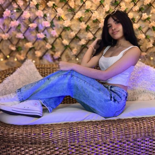 SarisMinn fingering ass image