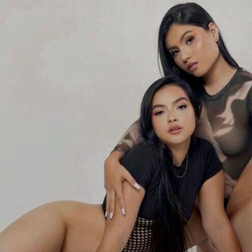 ScarletAndNaomi cam naked image