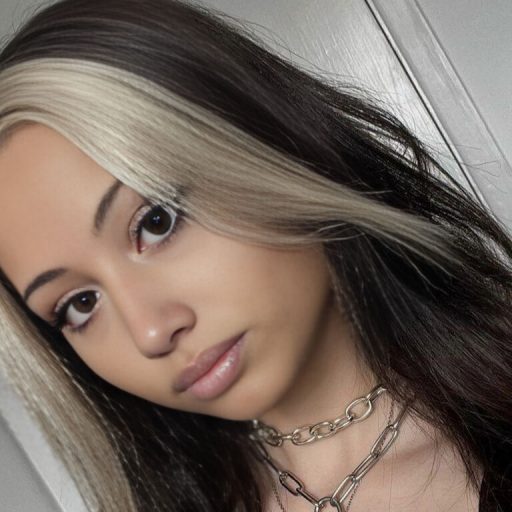 ScarlettVeks cam naked image