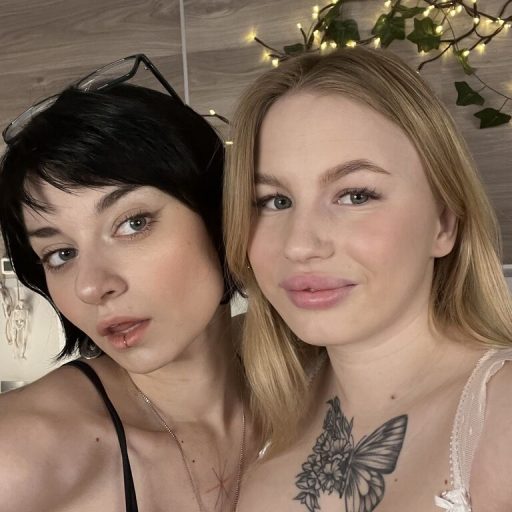 SelenaAndLaine pics xxx image