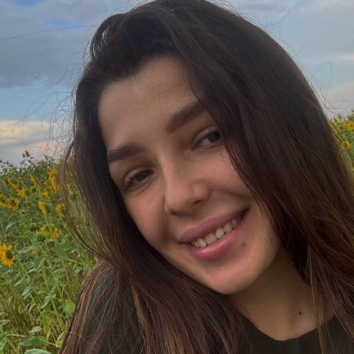 ShylaHoldt recorded live image