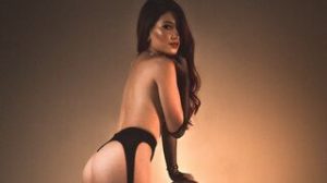 SienaFernanda show fingering image