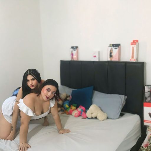 SofhiaAndKaren live video image