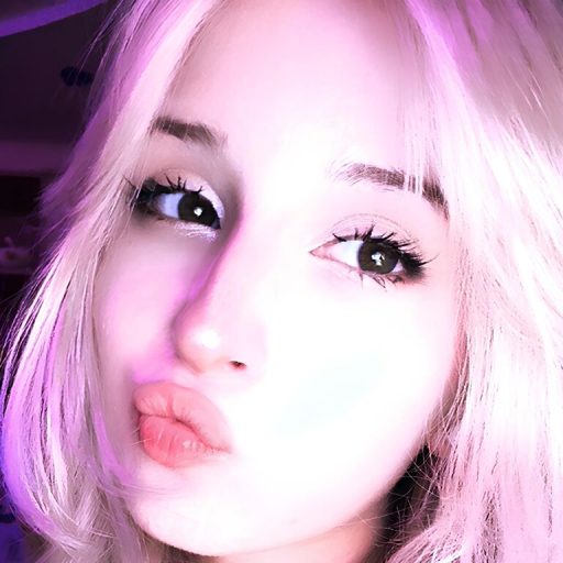SolSanquenetti cam naked image