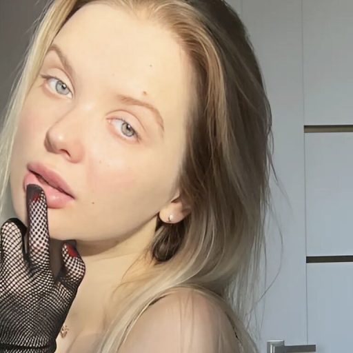 SophiaDale live video image