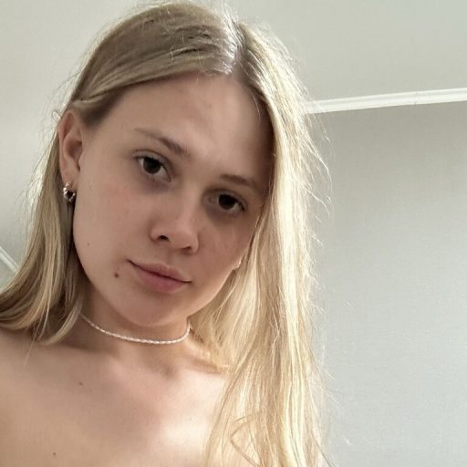 StefanyKovalski fingering ass image
