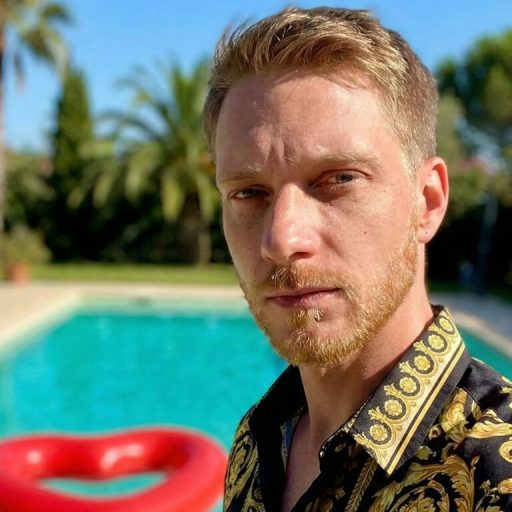 SteveBlond pussy show image