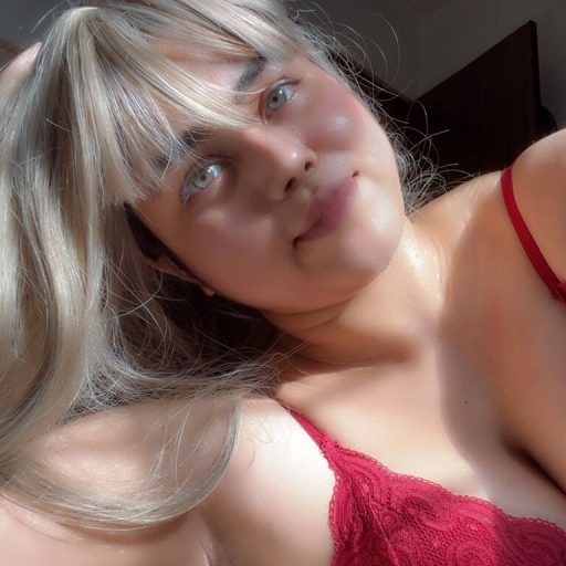 SweatyAlice online shows image
