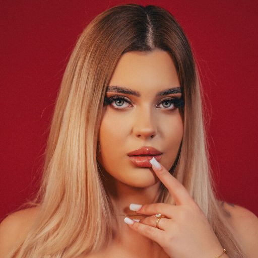 ValerieGracy show fingering image