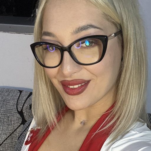 VanessaKis cam naked image