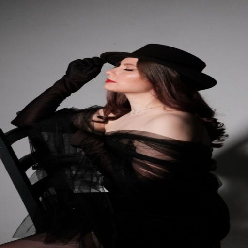 VictoriaClarson online shows image